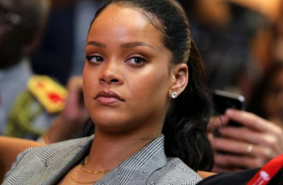 Rihanna pede a fãs que apaguem Snapchat após anúncio que zomba de agressão de Chris Brown