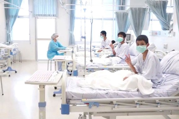 Meninos presos em caverna na Tailândia terão alta nesta quarta-feira