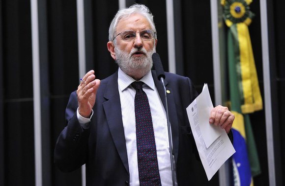 Valente critica a mídia: índices negativos, bota nas costas da greve