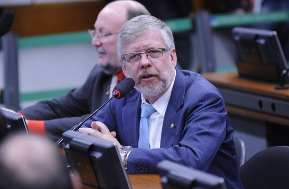 ‘Não conseguem derrubar Lula nas urnas e apelam para o tapetão’       