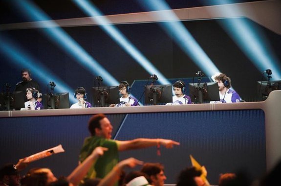 Activision firma acordo com ESPN e Disney XD para transmitir ao vivo a liga de esportes eletrônicos de Overwatch