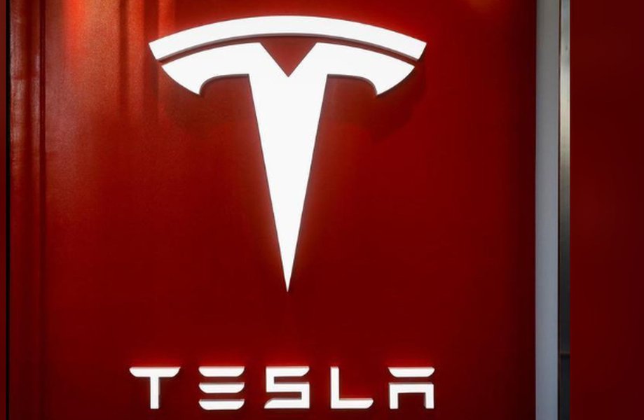 Ações da Tesla sobem com investidores confiantes com fluxo de caixa da empresa