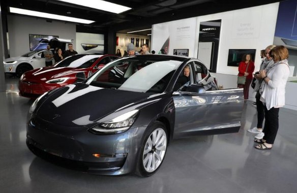 Tesla aumenta preços na China após guerra comercial afetar montadoras