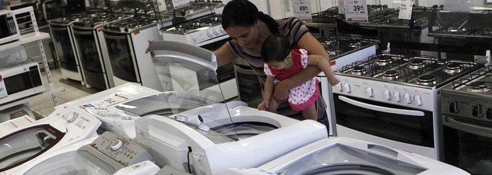 Varejo amarga excesso de estoque e consumo baixo