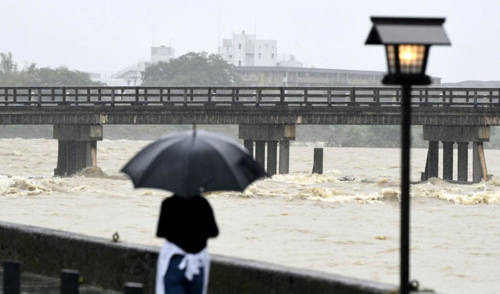 Dezenas de mortos e milhares de desabrigados por causa das cheias no Japão
