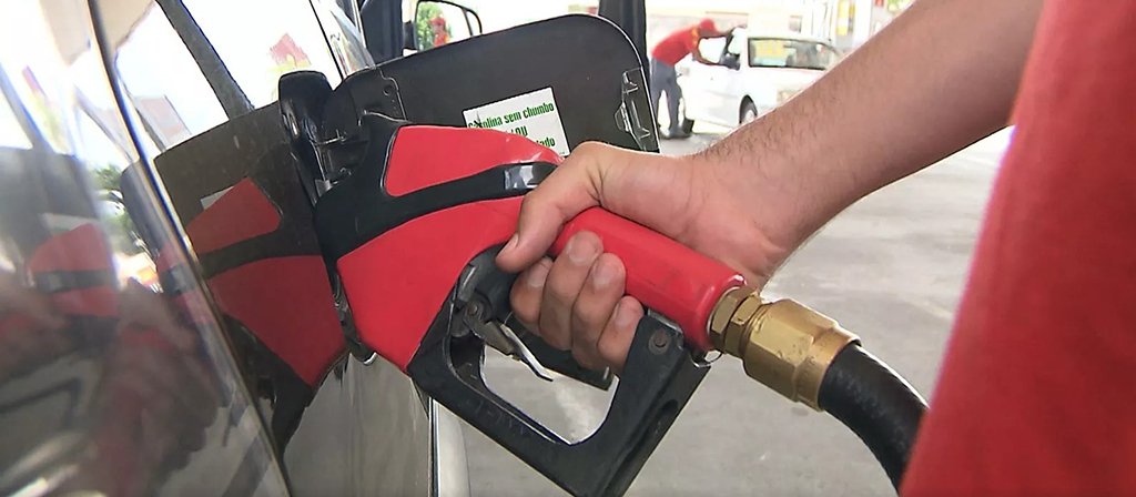 Em plena Copa, Petrobras aumenta de novo a gasolina