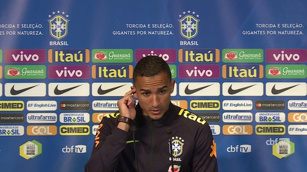 Danilo sofre lesão em treino e está fora da Copa
