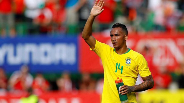Danilo se lesiona em treino e está fora da Copa