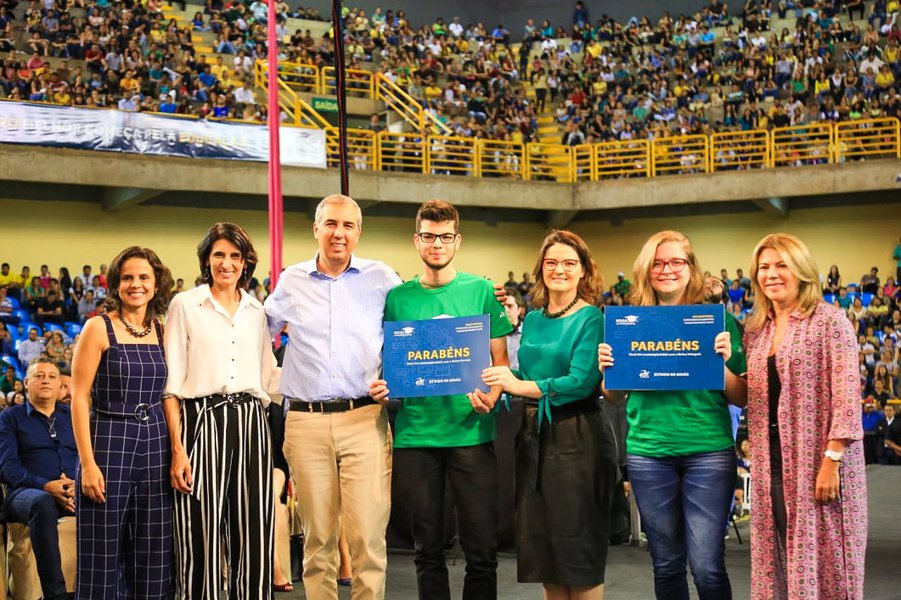 Governo entrega mais 10 mil Bolsas Universitárias