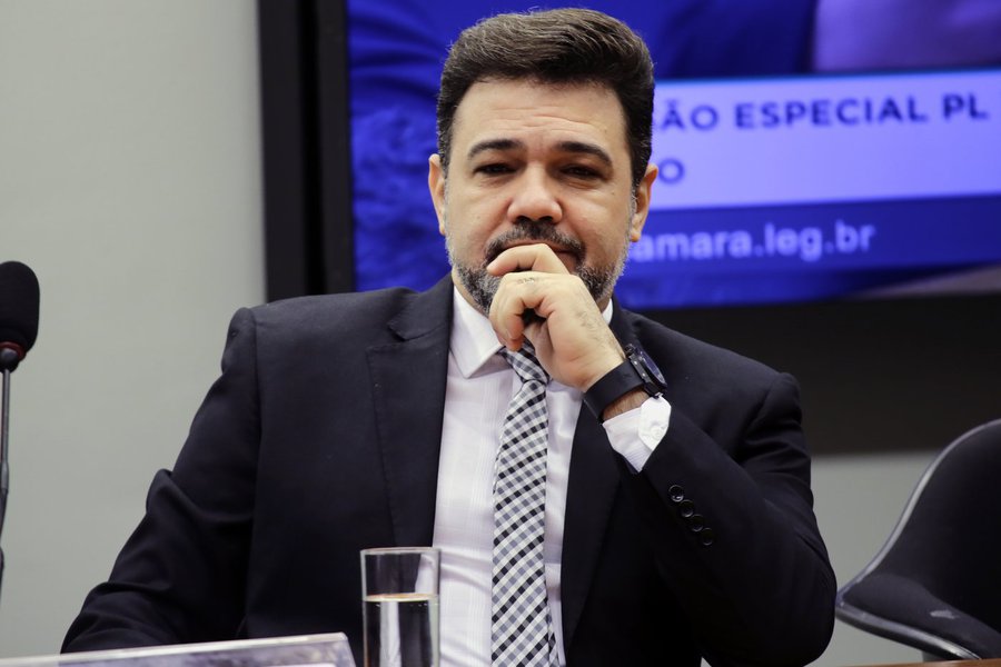 Feliciano faz enquete sobre depressão e apanha na internet