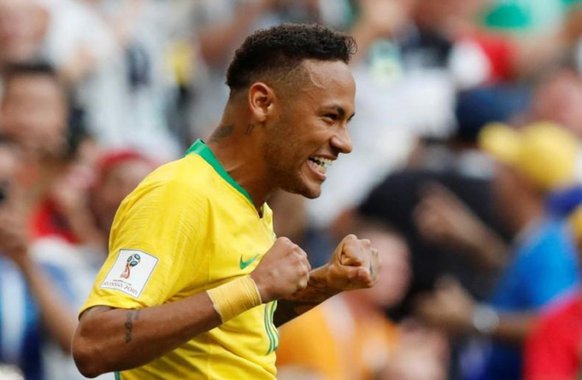 Foram as críticas, e não o puxa-saquismo, que ajudaram Neymar a melhorar na Copa