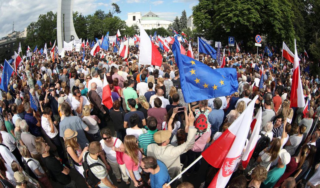 Cada vez mais à direita, Polônia aposenta 30 juízes do Supremo