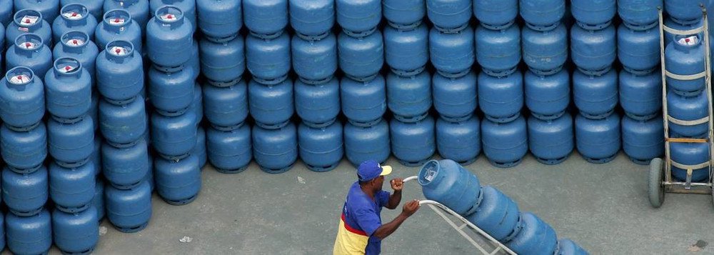 Petrobras eleva preço médio do gás de cozinha em 4,4%