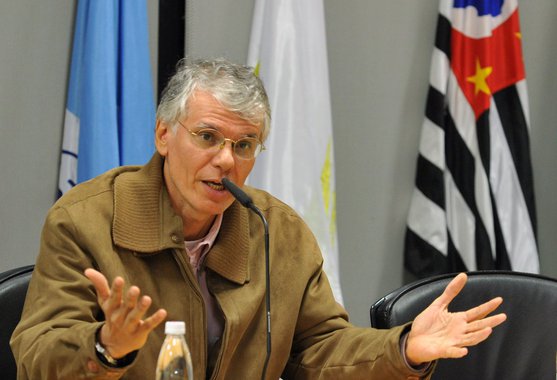 “No Brasil, privatizar tem significado desnacionalizar”