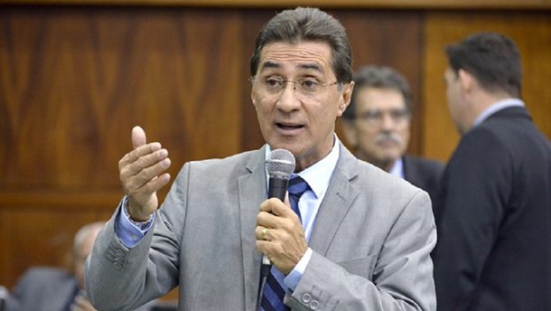 Líder do governo defende Demóstenes e diz que não há definição por Lúcia