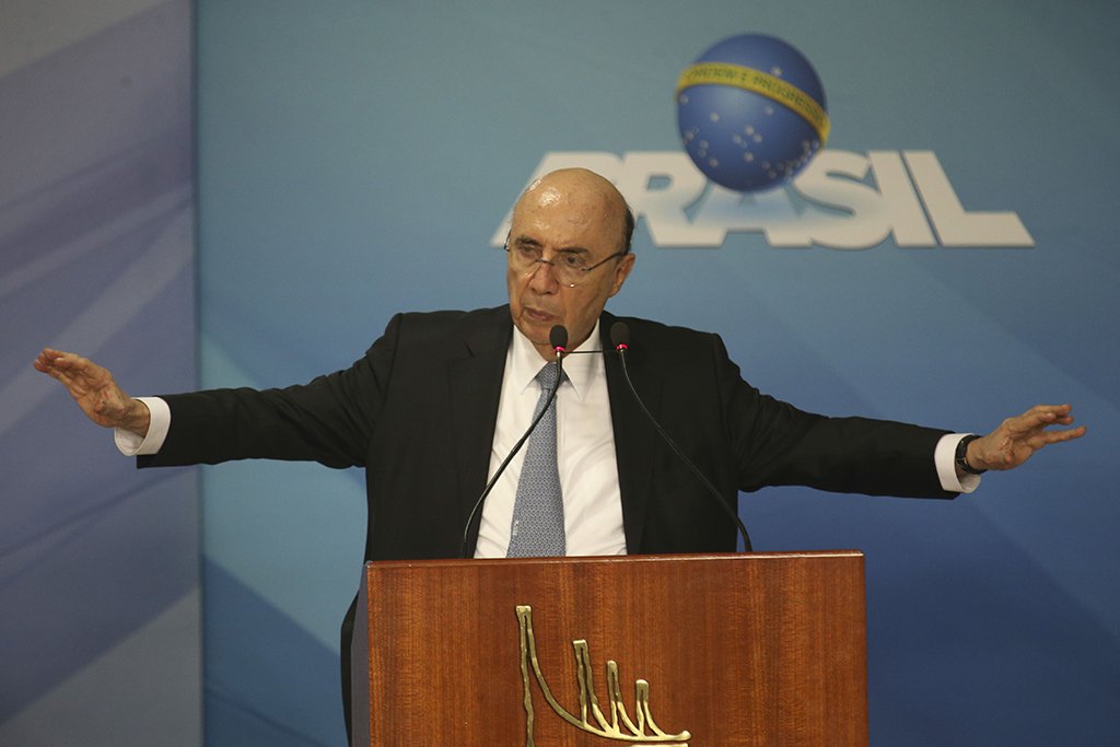Teto de gastos faz Brasil afundar