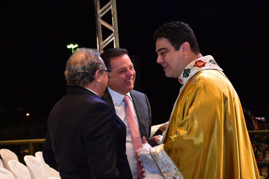 Padre Robson agradece Marconi por apoio à Festa do Divino Pai Eterno