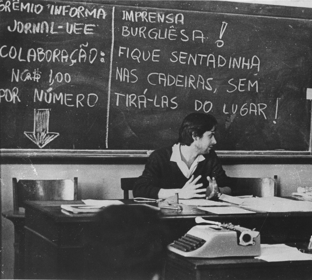 Sem tornozeleira, José Dirceu abre conta no Twitter
