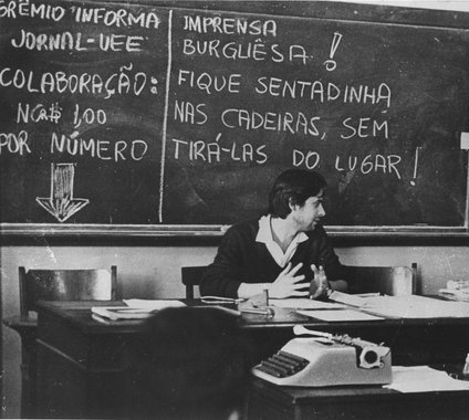 Sem tornozeleira, José Dirceu abre conta no Twitter