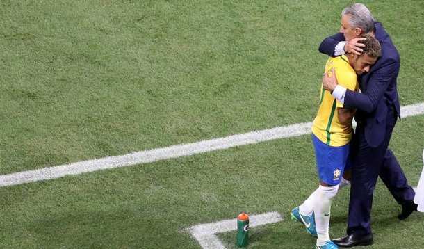 Tite não deixa Neymar responder a Osorio e elogia comportamento do atacante