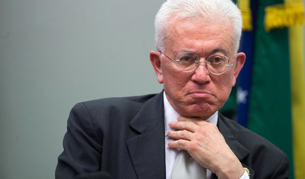 Mangabeira fala e diz que DEM não é de direita