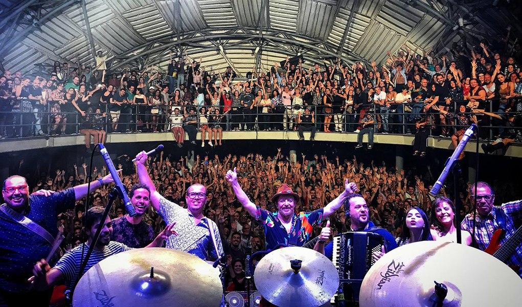 Em show no Circo Voador, plateia pede “Lula livre”