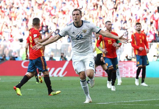 “Que jogo feio! Uma Espanha medíocre. Seguem os donos da casa, para alegrar o país da Copa”