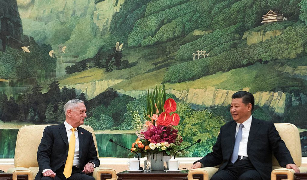 Xi Jinping recebe em Pequim secretário da Defesa dos EUA
