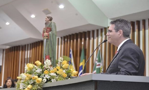 Francisco Jr. homenageia os 50 anos da Paróquia São Paulo Apóstolo