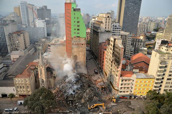 Dois meses após incêndio e desabamento, descaso da prefeitura continua