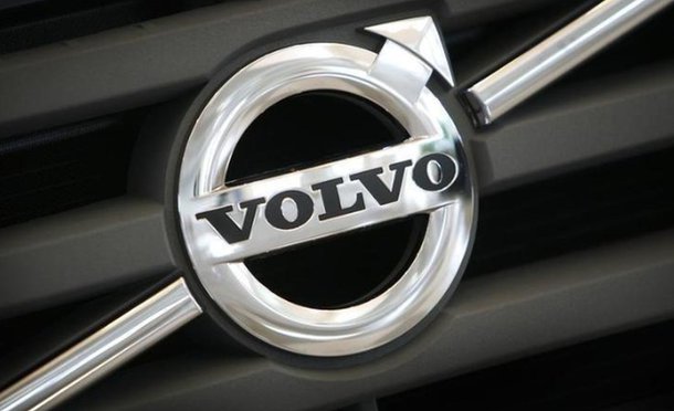 Volvo e FedEx testam tecnologia de comboio de caminhões em rodovia dos EUA