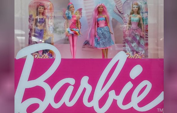 Barbie engenheira informática se junta às meninas que codificam