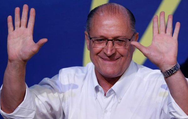 Campanha de Alckmin imita claque de Bolsonaro e provoca polêmica