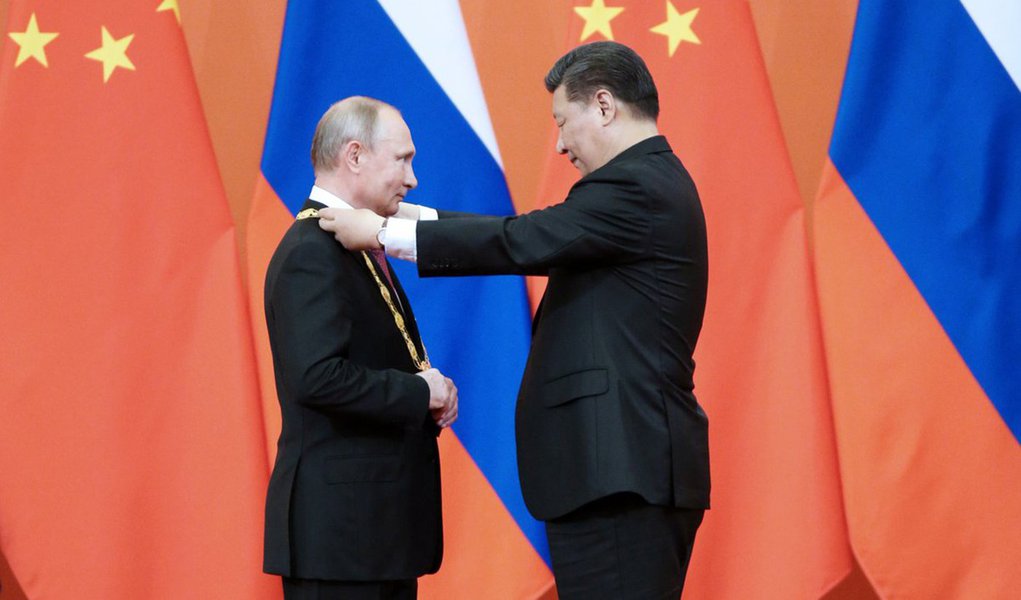 Xi e Putin firmam acordo sobre temas estratégicos internacionais