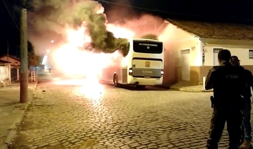 MG registra 89 ônibus incendiados em 34 cidades
