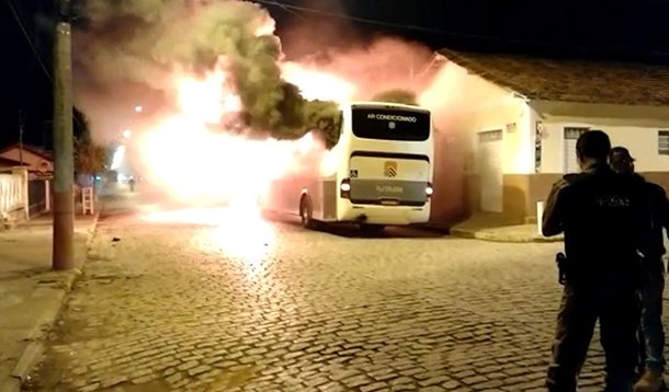 MG registra 89 ônibus incendiados em 34 cidades