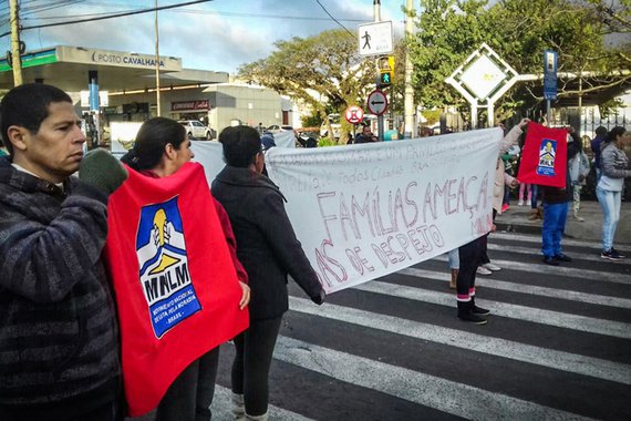 Moradores da Vila Maria protestam contra ameaça de despejo