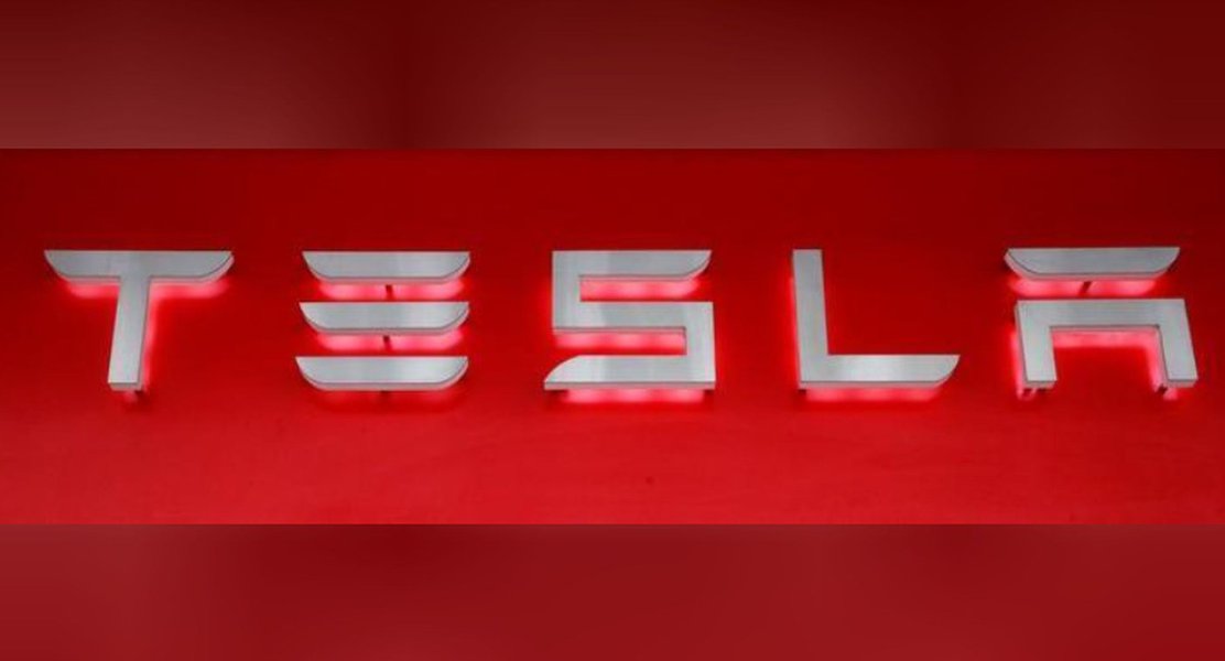 Tesla faz transporte aéreo para nova linha de produção de baterias