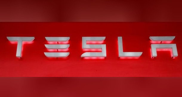 Tesla faz transporte aéreo para nova linha de produção de baterias
