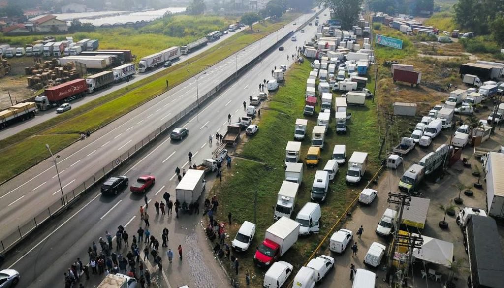 O que você escreveria no parachoque do seu caminhão?