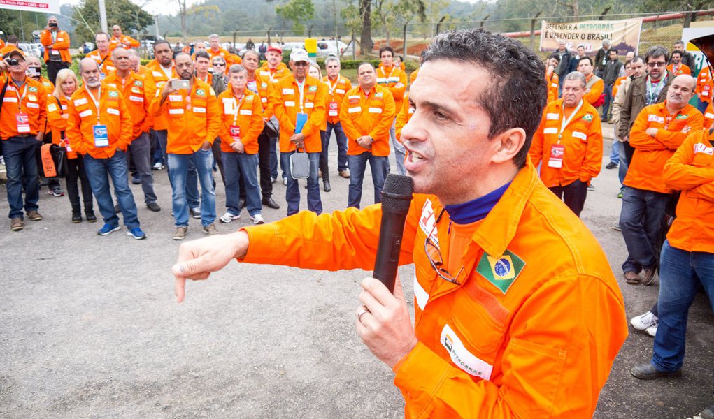 Petroleiros convocam greve de 72 horas contra o caos de Temer e Parente