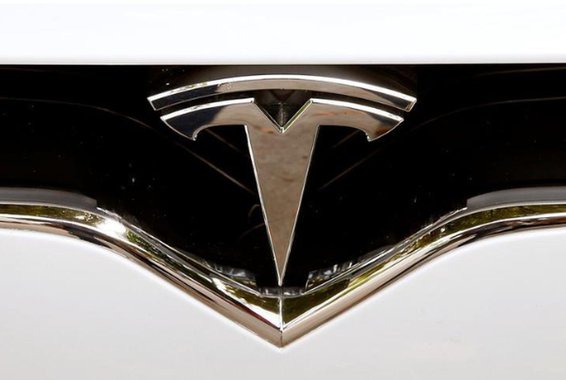 Tesla Model S bate em caminhão nos EUA