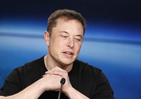 CEO da Tesla diz a funcionários que planeja uma "reorganização completa"