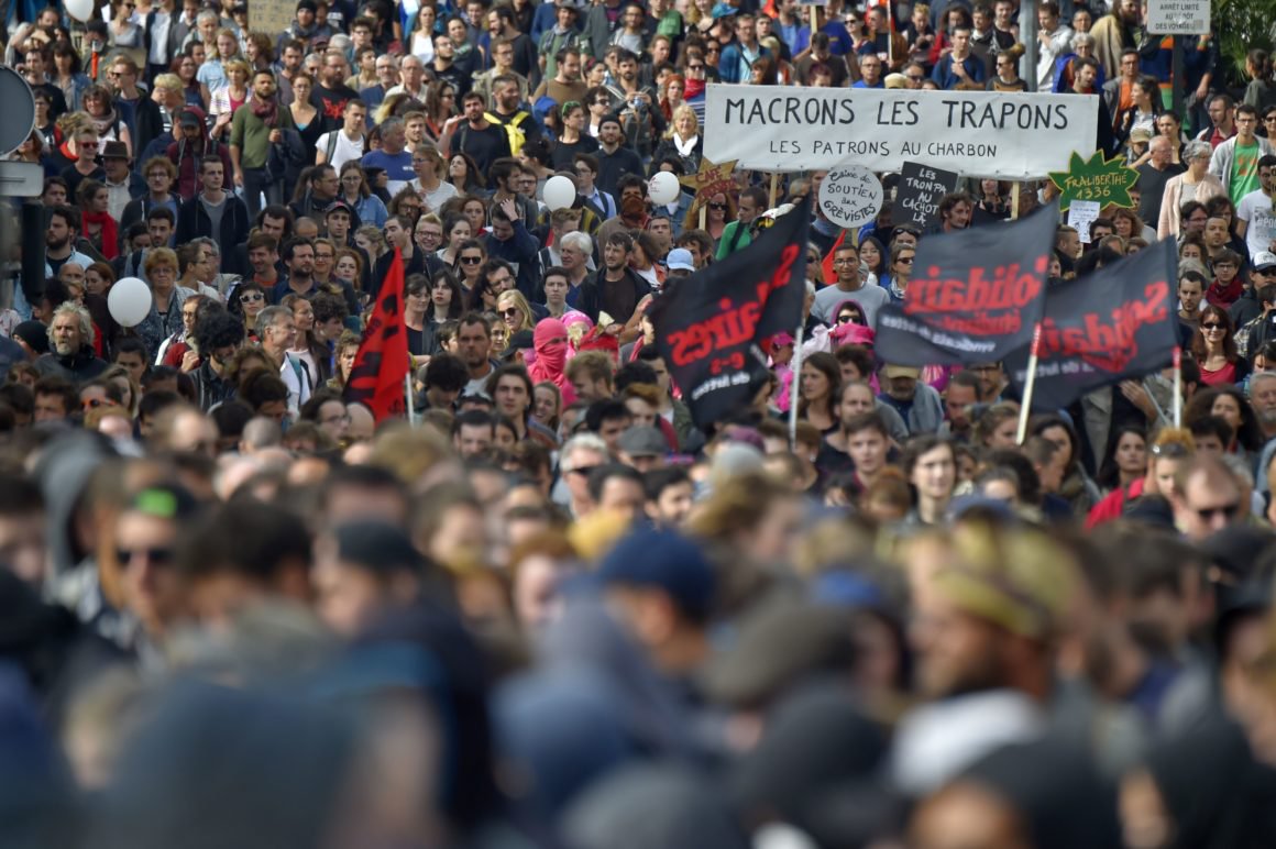Franceses dizem basta às reformas de Macron