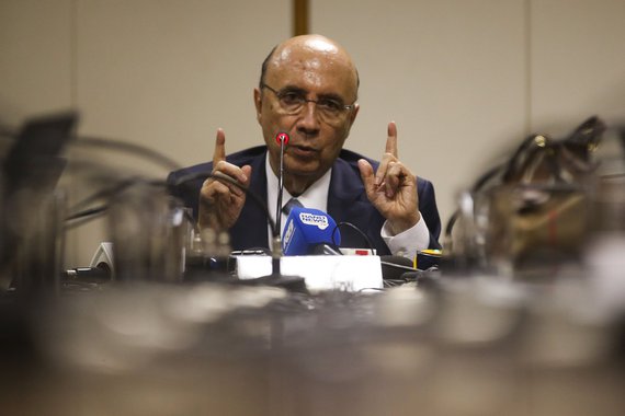 Meirelles promete oferecer socorro aos endividados