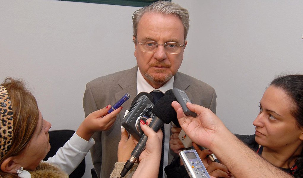 Lacerda ignora ordem e pede que filiados aprovem sua candidatura