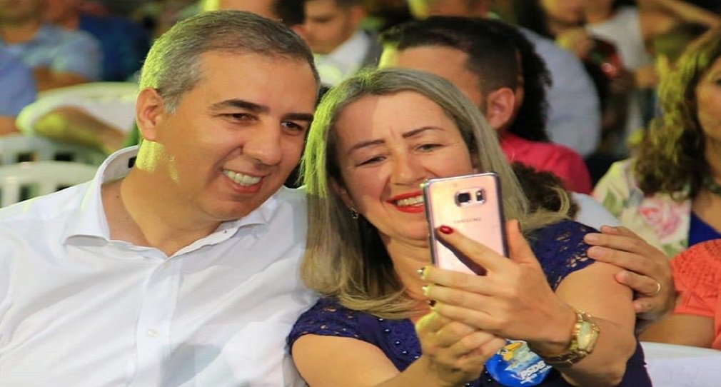 Eliton mostra 2º proposta: custeio de mestrado para professor