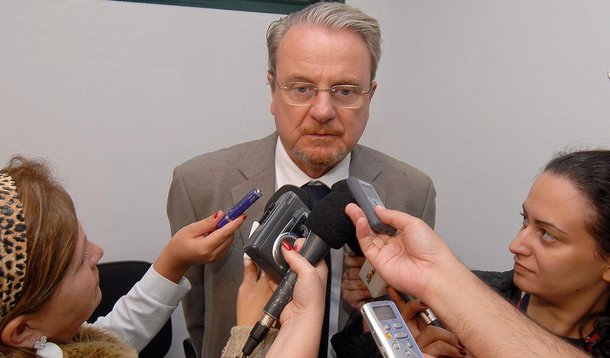 Lacerda ignora ordem e pede que filiados aprovem sua candidatura