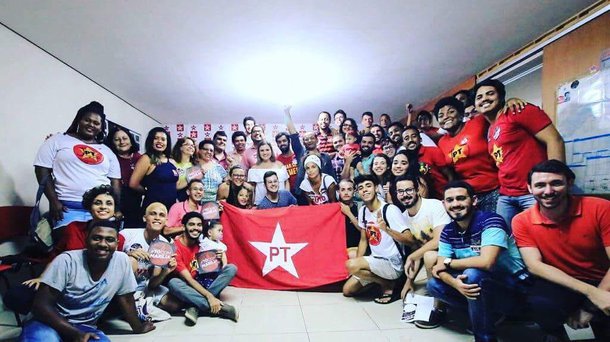 Militância do PT vai de encontro a acordo com PSB: 'a história nos cobra dignidade'