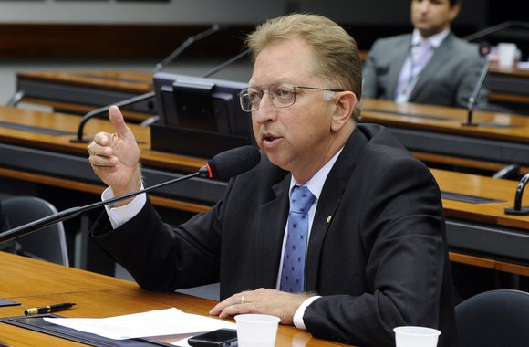 Daniel tenta atrair João Campos com vaga para o Senado